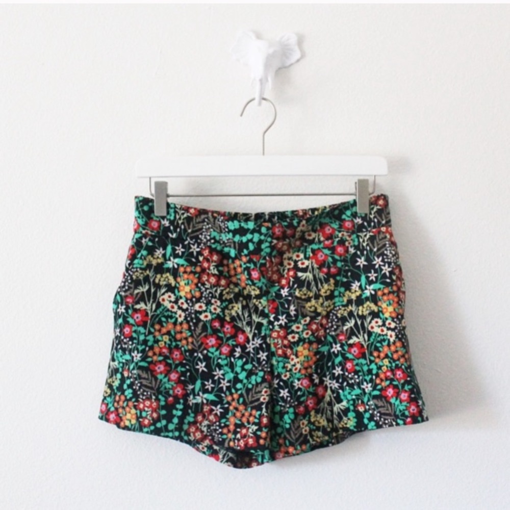 New York & Co Floral Shorts L214